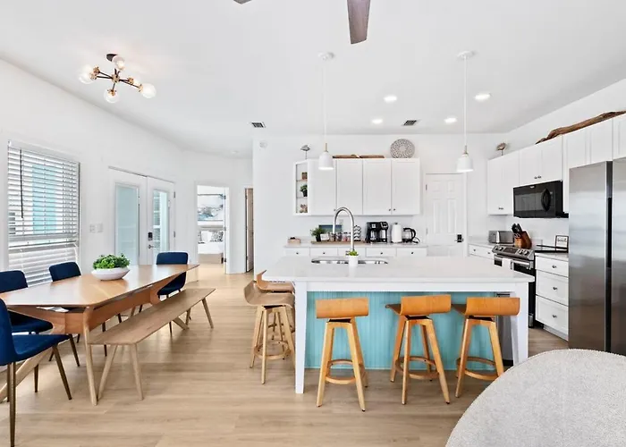 White Beachfront Paradise Holiday home Gulf Shores