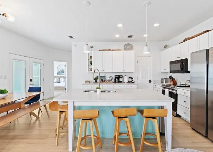 White Beachfront Paradise Holiday home *