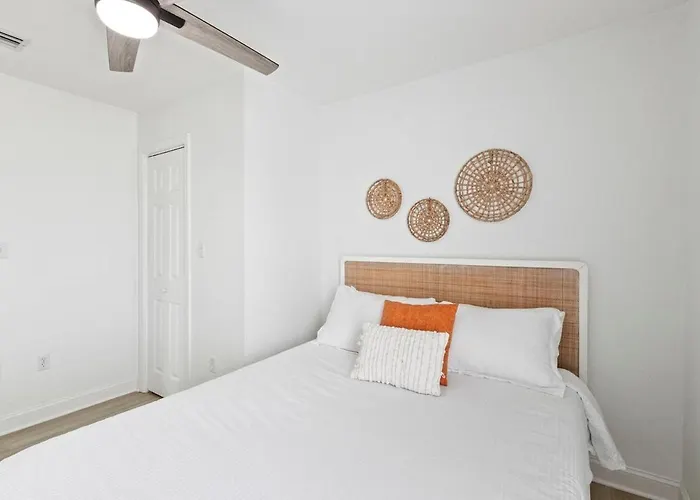 White Beachfront Paradise Holiday home