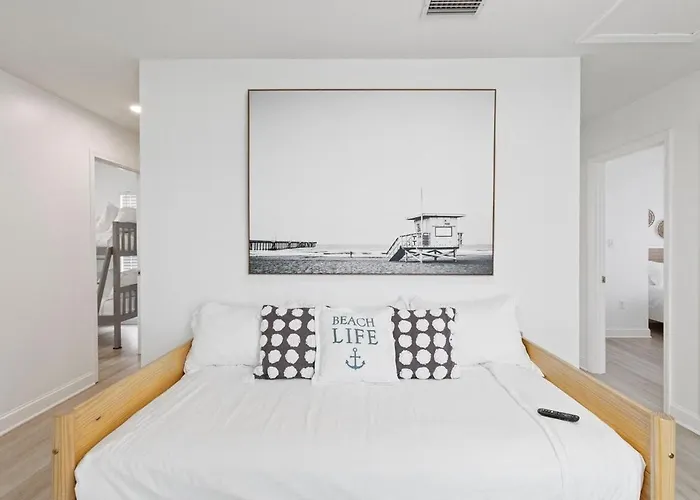 White Beachfront Paradise Holiday home