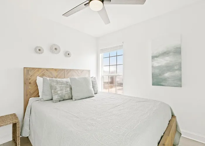 White Beachfront Paradise Holiday home Gulf Shores